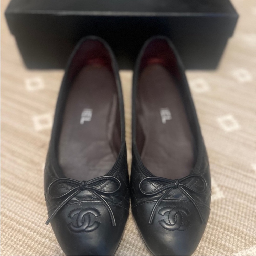 CHANEL Black Quilted Leather Flats - Picture 6 of 8